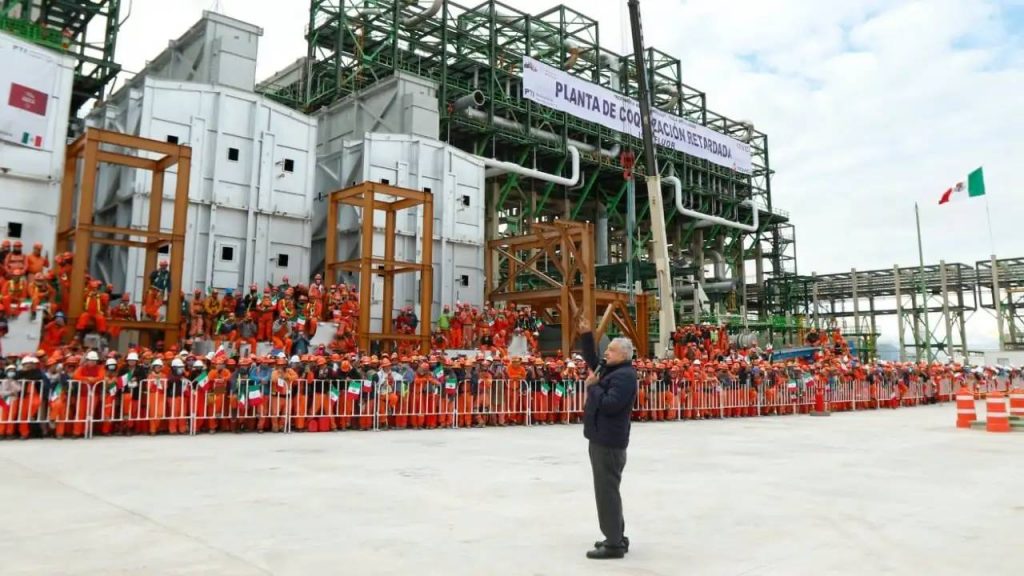 Andrés Manuel López Obrador supervisó este sábado 8 de octubre de 2022 la construcción de la planta coquizadora en Tula, en el estado de Hidalgo