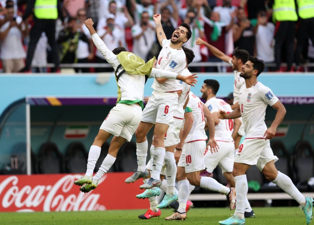 Irán venció 2-0 a Gales in extremis