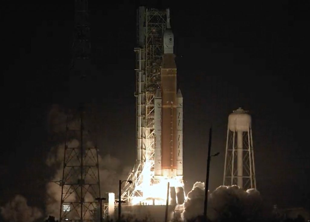 NASA lanza con éxito la misión Artemis 1 rumbo a la Luna (VIDEO)