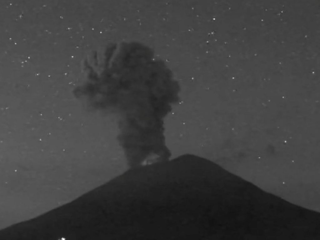 Registra Popocatépetl sorpresiva explosión en la madrugada