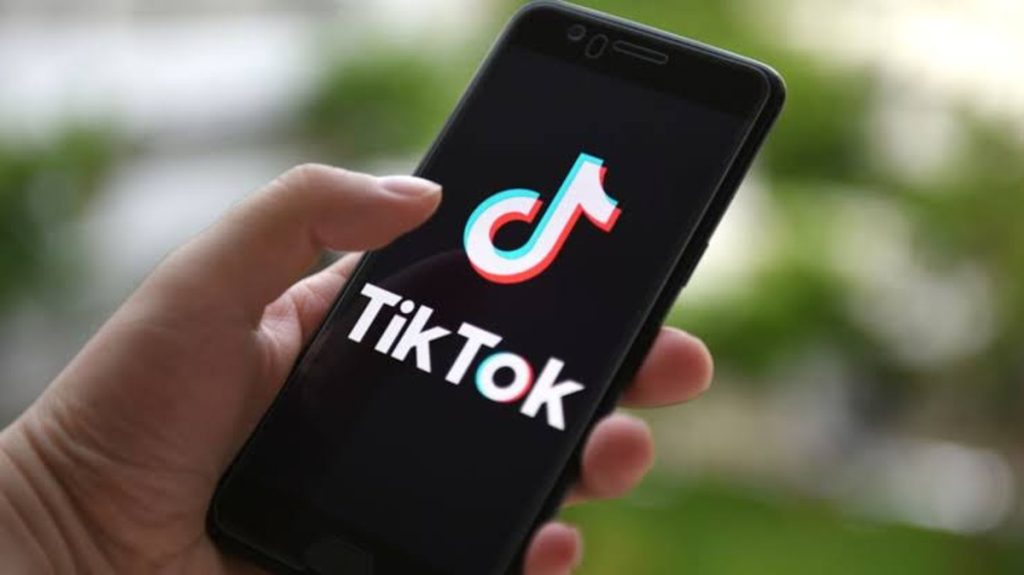 Reino Unido prohíbe uso de TikTok en dispositivos del gobierno