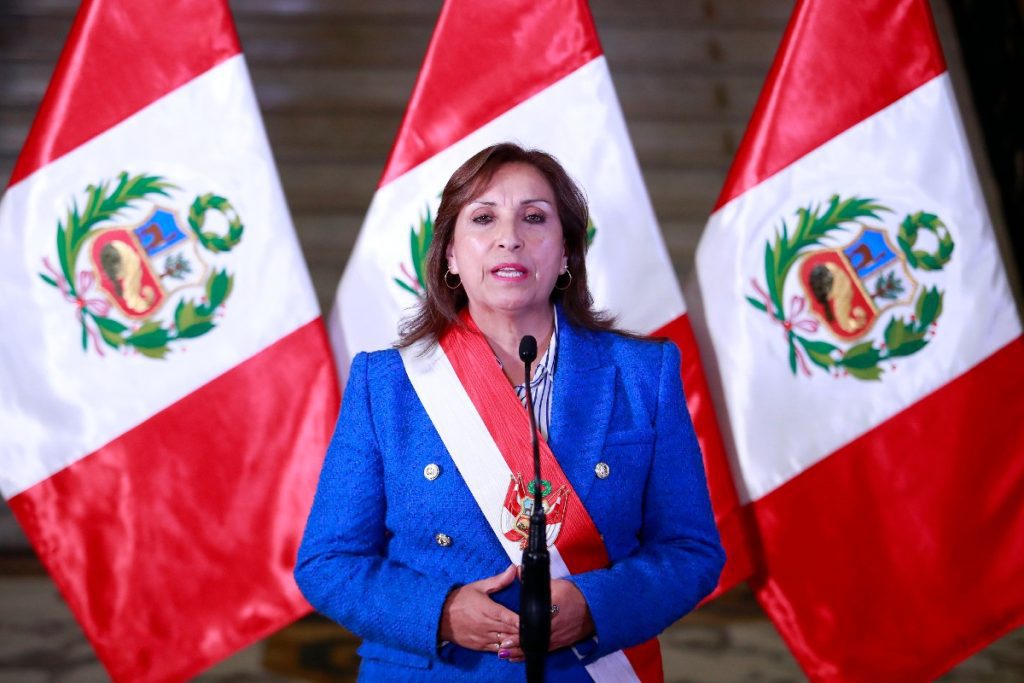 Crisis en Perú: Dina Boluarte anuncia eleciones anticipadas ante ola de violencia