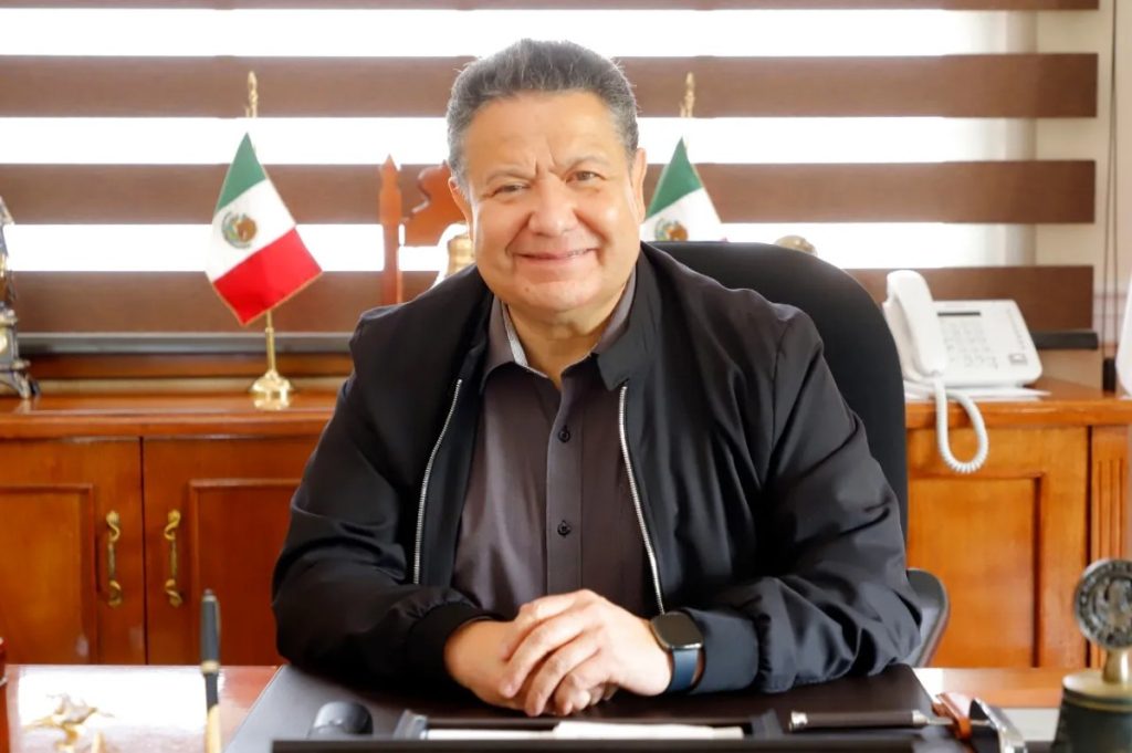 Julio Menchaca envía iniciativa al Congreso de Hidalgo para revocación de mandato
