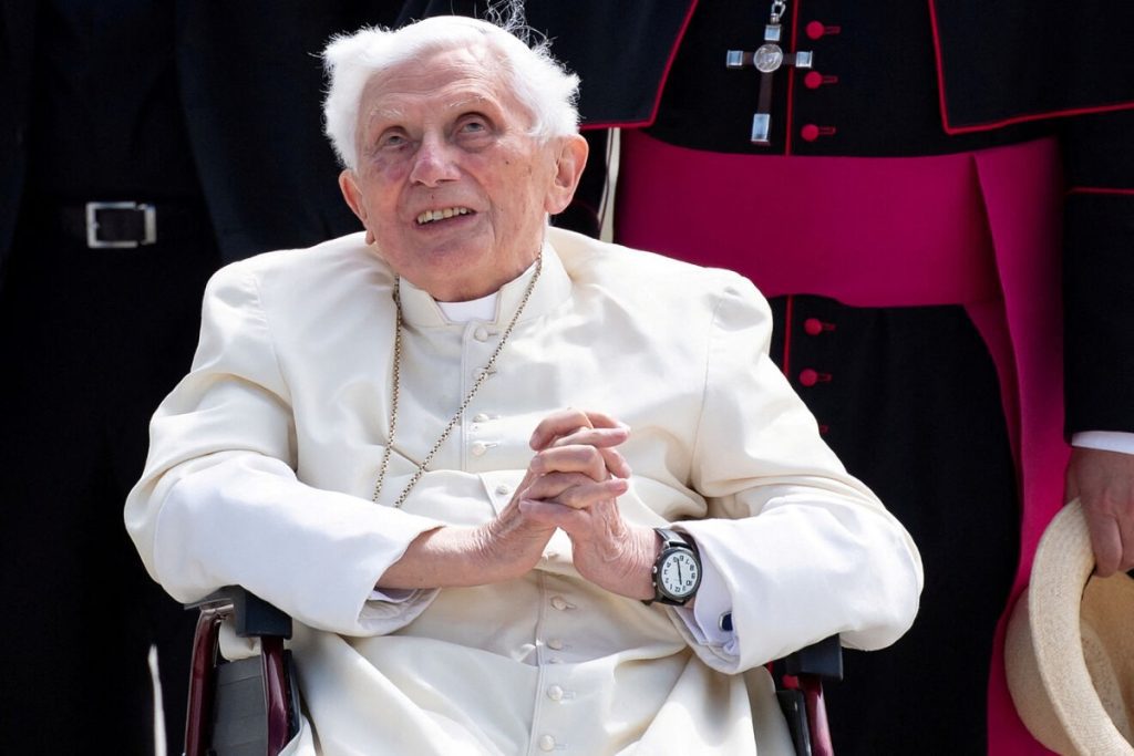 Revelan que Benedicto XVI renunció como Papa debido a un insomnio severo
