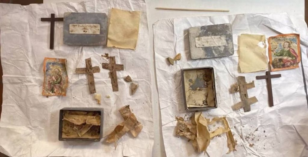 Se encontraron 23 cajas de plomo en la cúpula central de la Catedral Metropolitana, las cuales contenían santos y otras figuras religiosas