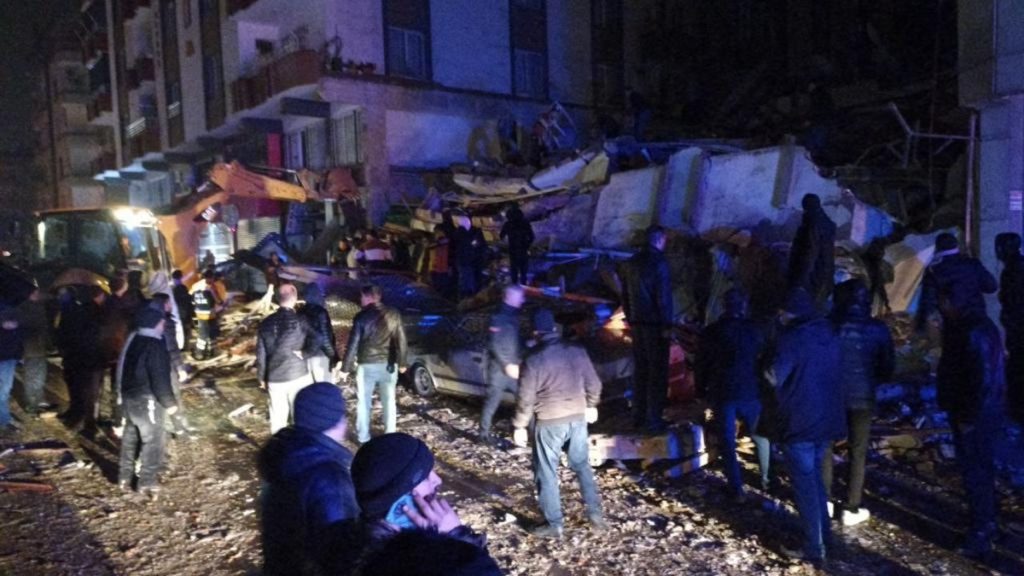 Terremoto en Turquía: sube la cifra de muertos a 11 mil