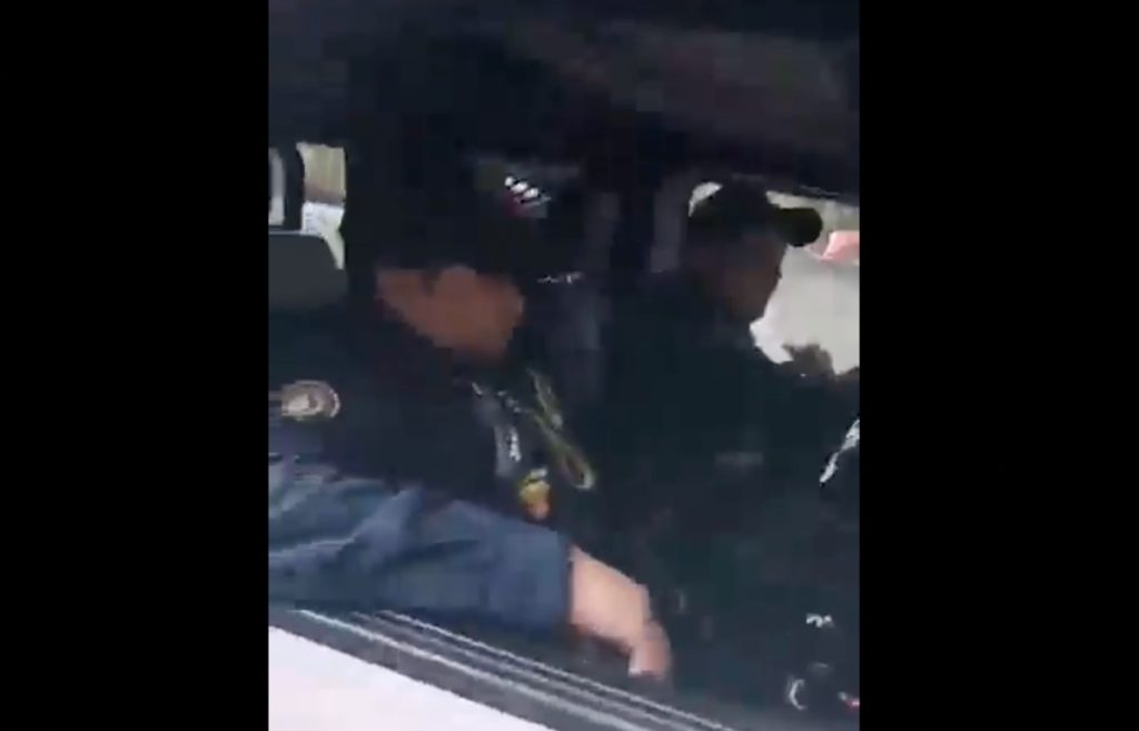 Policías de la CDMX son exhibidos extorsionando a automovilistas en el Edomex (VIDEO)