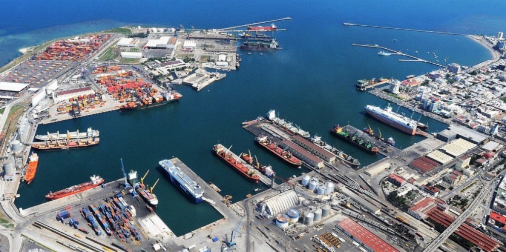 Puerto de Veracruz levanta la mano en pugna por Tesla