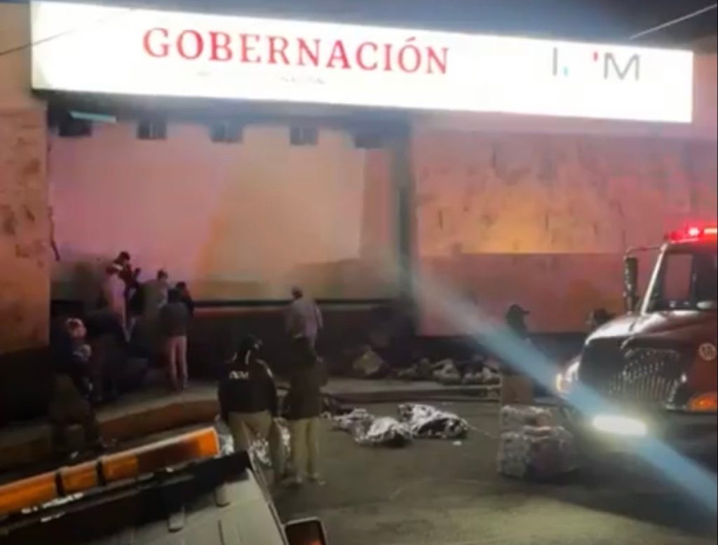 Mueren 39 migrantes tras incendio en INM de Chihuahua