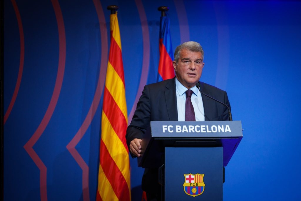Barcelona: Joan Laporta niega favores arbitrales y denuncia campaña contra el club