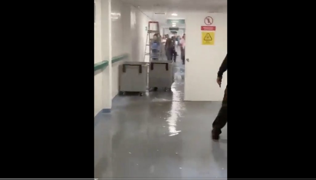 Lluvia inunda hospital del IMSS en Cuautlancingo, Puebla (VIDEO)