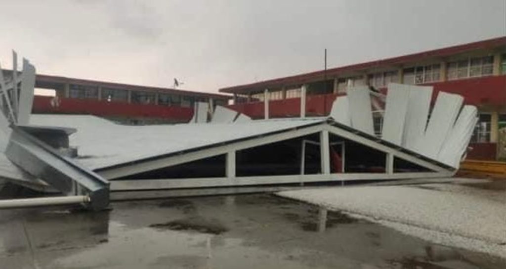Granizada en Tizayuca provoca desplome de techumbre de escuela primaria