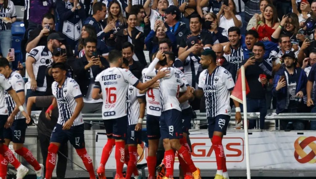 Rayados de Monterrey cumplió con el trámite y aseguró su lugar en la Semifinales al derrotar 2-0 al Santos Laguna.