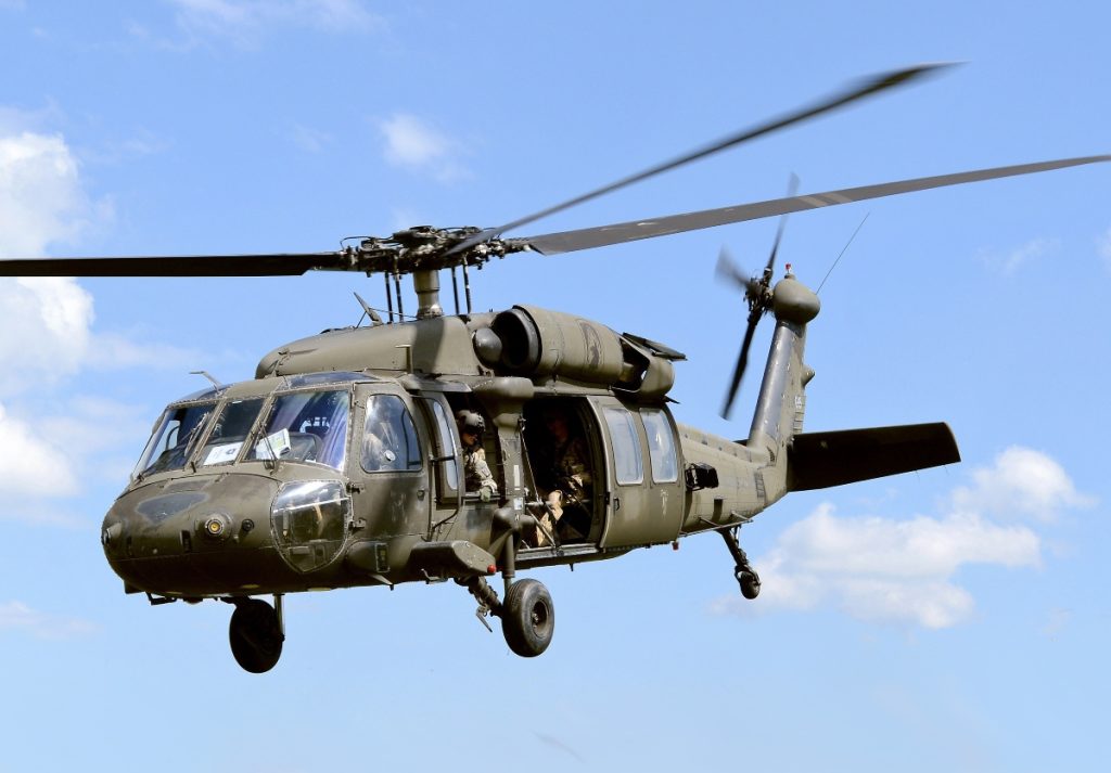 Gobernador de Texas envía helicópteros Black Hawk a la frontera con México