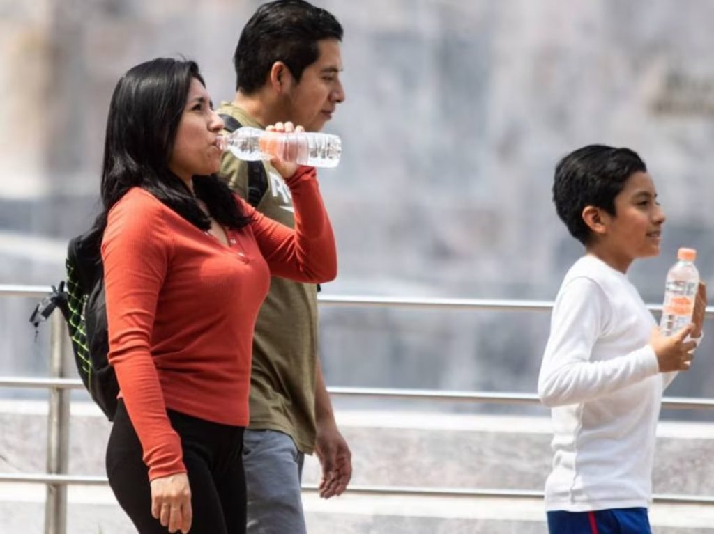 La Comisión Nacional del Agua (Conagua) informó que la Ciudad de México tendrá altas temperaturas por una onda de calor para los próximos días.