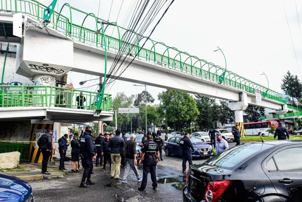 Dejan restos humanos colgados en puente peatonal de Toluca