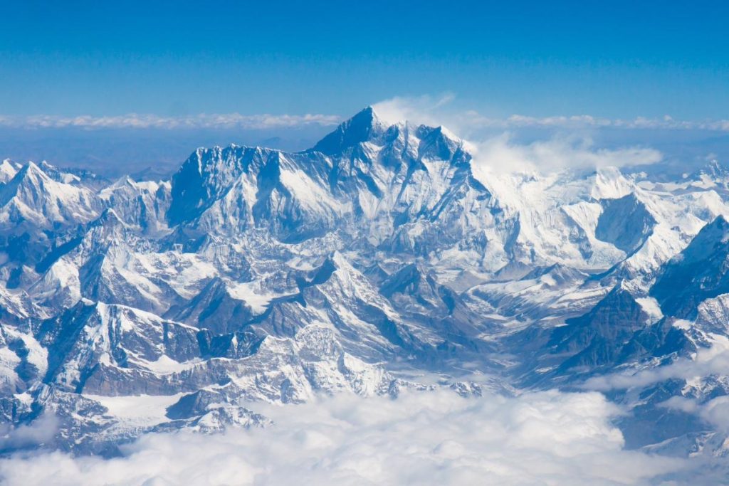 Monte Everest: mueren 5 mexicanos al caer helicóptero en el que viajaban