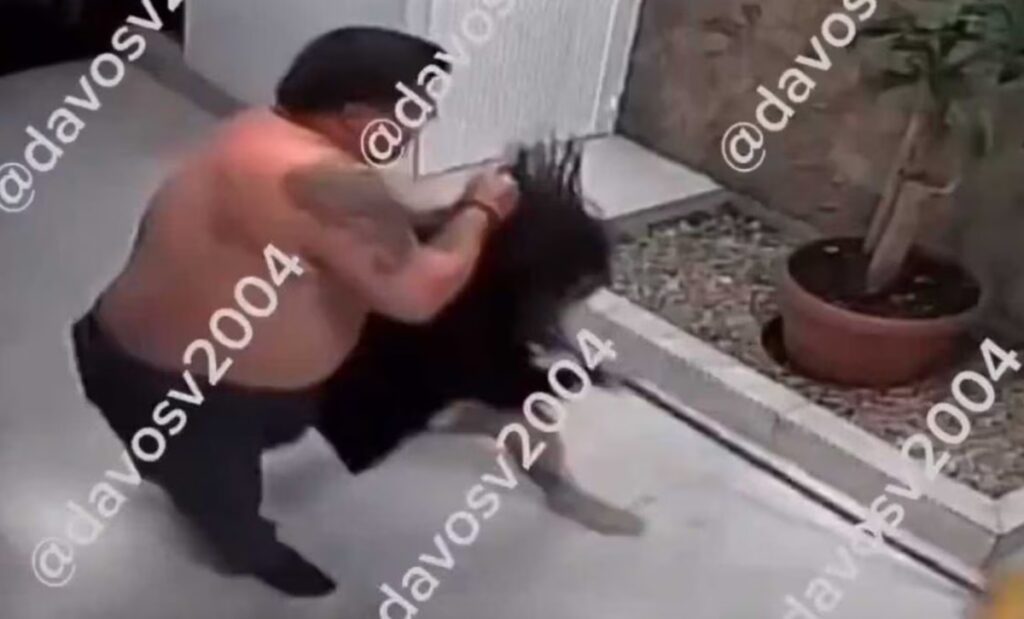 Hombre propina a mujer golpiza en la colonia Vértiz Narvarte de la CDMX (VIDEO)