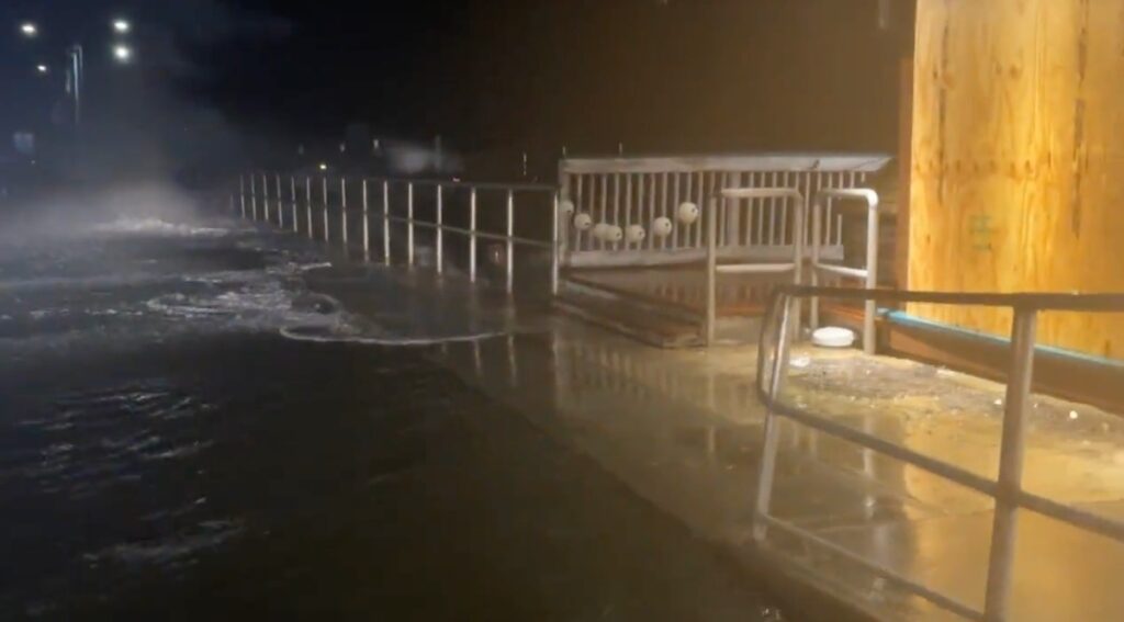 Huracán Idalia toca tierra en Florida como categoría 3 (VIDEOS)