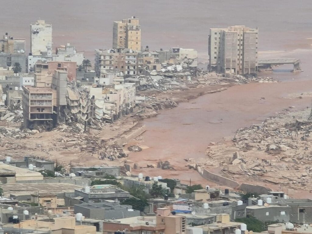 Suman 5 mil muertos por las inundaciones en Libia