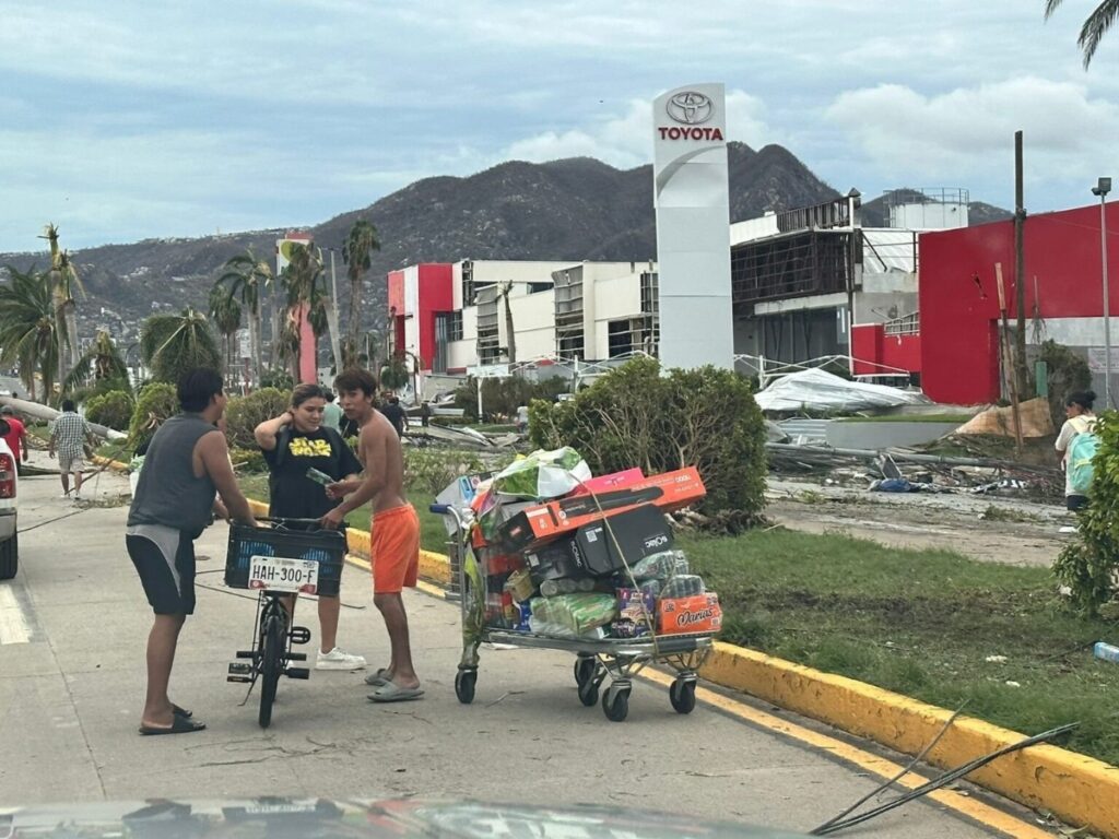 Huracán Otis: reportan saqueos en Acapulco