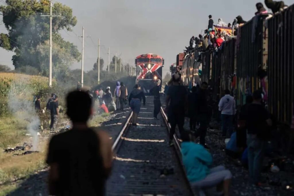 El flujo de migrantes en estos trenes está regresando a casi 10 años de que México aplicara operativos de migración con soldados en las vías.