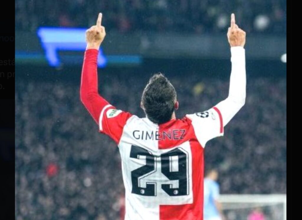 Santiago Giménez marca doblete en su debut en la Champions