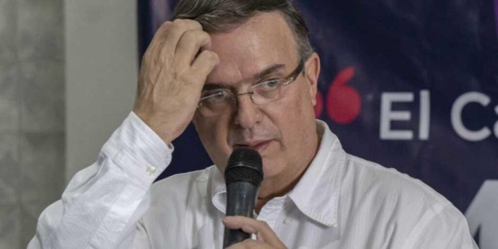 Marcelo Ebrard pospuso su decisión de anunciar si continua o no como militante del partido Morena.