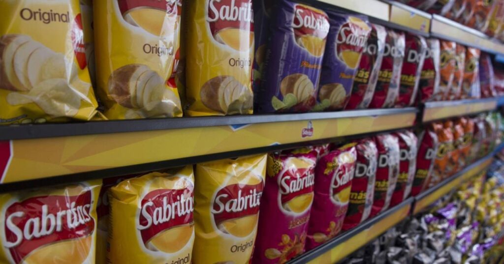  Sabritas, la empresa de botanas subsidiaria de PepsiCo, implementará un ajuste al alza en los precios.