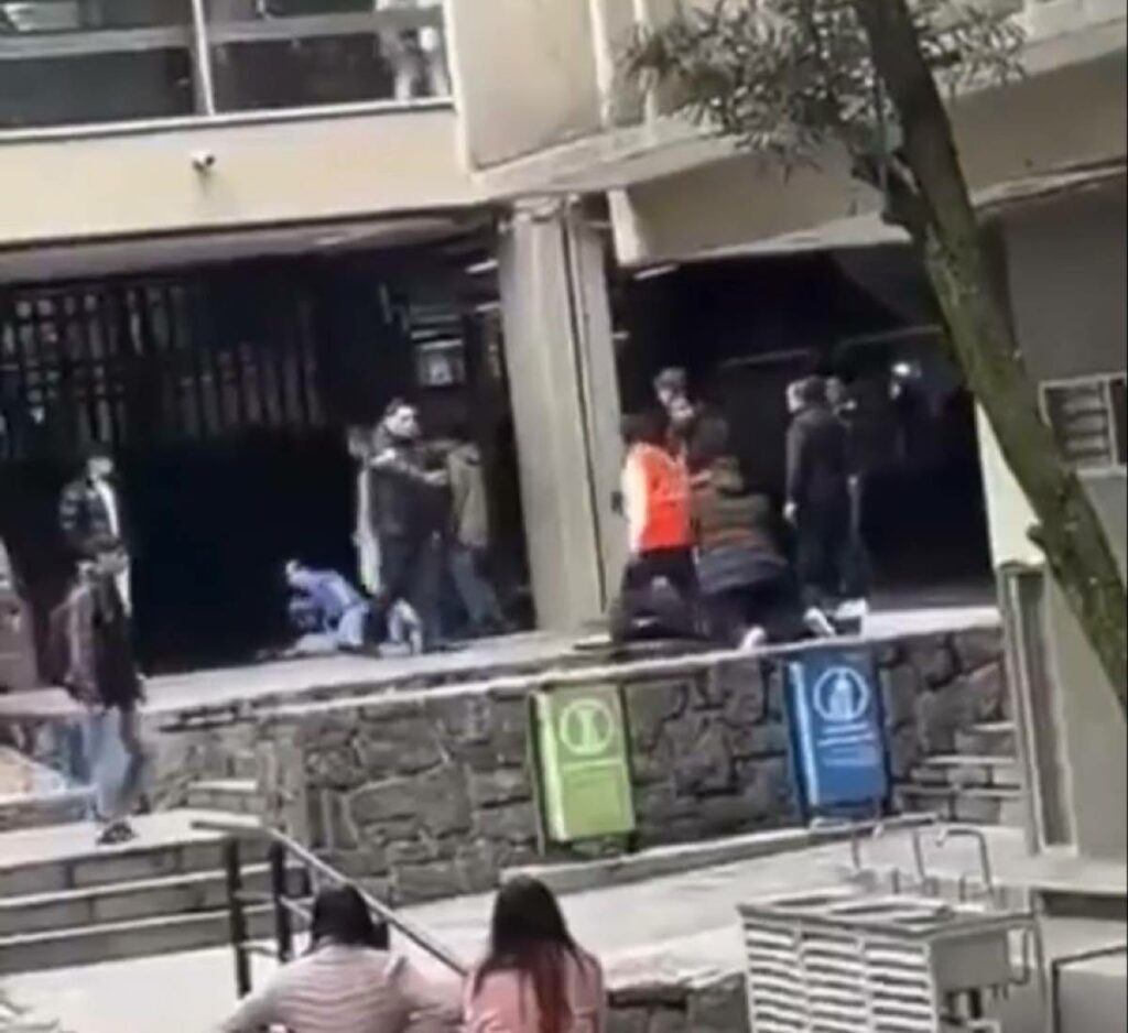 Facultad de Contaduría y Administración de la UNAM han denunciado un incidente violento en sus instalaciones