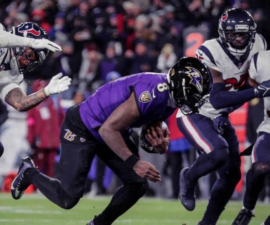 Ravens Baltimore vencieron 34-10 a los Texanos de Houston y con ello avanzaron a la final de la conferencia americana de la NFL.