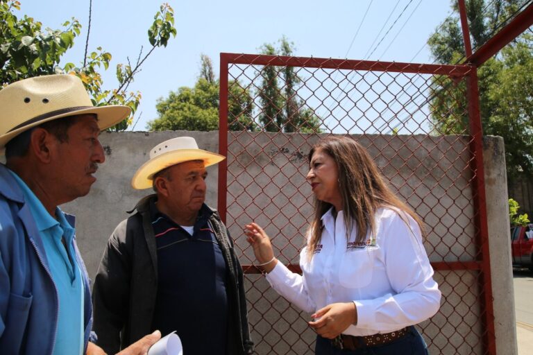 Juanita Carrillo Luna constató el rezago en que viven los pobladores de uno de los pueblos originarios de Cuautitlán.